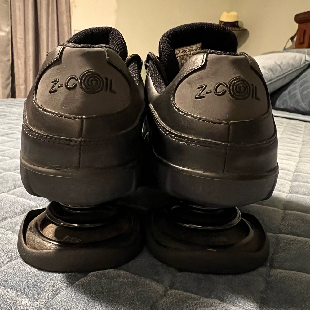 Z-Coil Men's Black Athletic Shoes with Spring Support - Picture 4 of 8